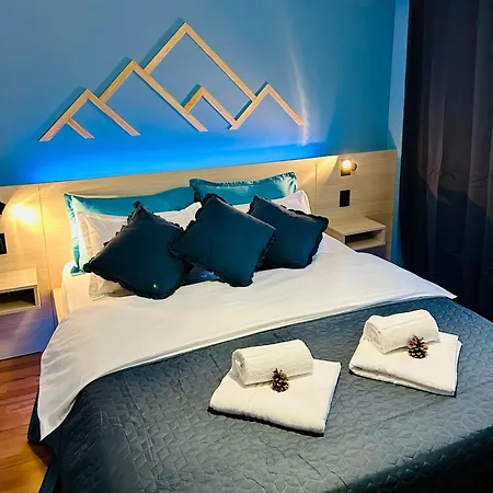 Blue Mountain Apartment